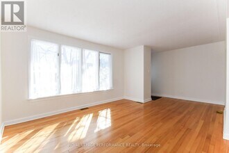 1867 Kingsdale Ave in Ottawa, ON - Building Photo - Building Photo