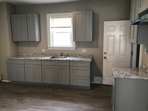 427 Manchester St, Unit 1st floor in Manchester, NH - Foto de edificio - Building Photo