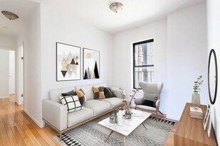 207 Madison St in New York, NY - Building Photo
