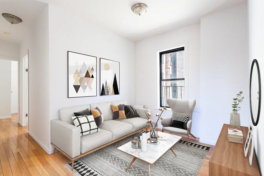 207 Madison St in New York, NY - Building Photo