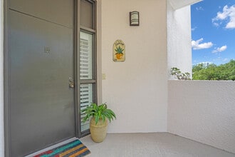 11370 12 Oaks Way in North Palm Beach, FL - Building Photo - Building Photo