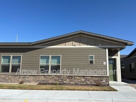 1021 Claude Rd in Grand Island, NE - Building Photo