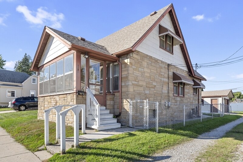 1126 Cedar St in Wyandotte, MI - Building Photo
