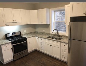 4044 W Oakdale Ave, Unit 2 in Chicago, IL - Building Photo - Building Photo