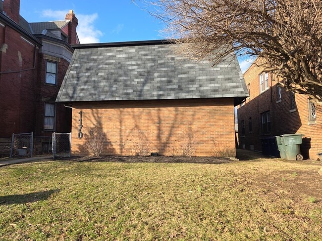 1170 Bryden Rd in Columbus, OH - Building Photo - Building Photo