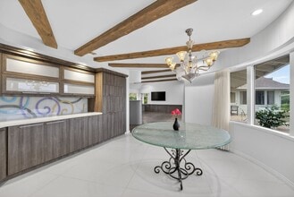 935 Linda Flora Dr in Los Angeles, CA - Building Photo - Building Photo