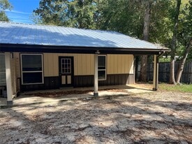 2375 Virginia Ct in Montgomery, TX - Building Photo