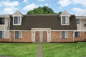 Country Lake Townhomes in Indianapolis, IN - Foto de edificio - Building Photo