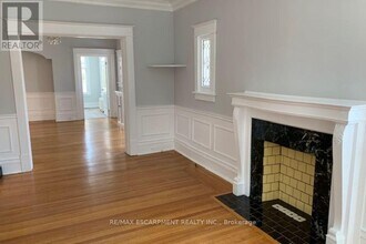 2 Undermount Ave in Hamilton, ON - Building Photo - Building Photo