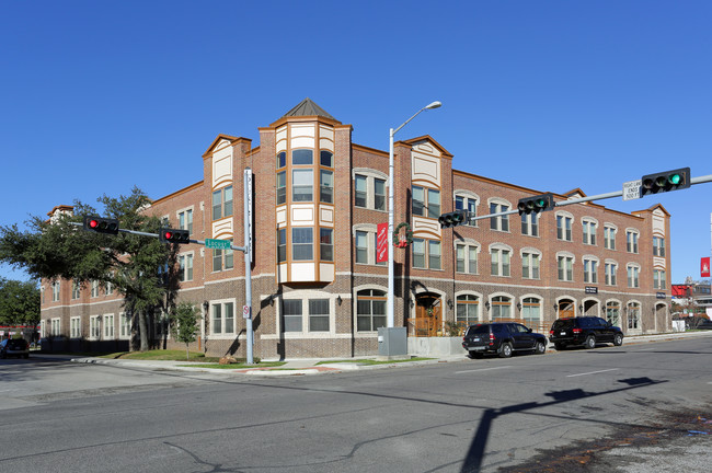 Square9 in Denton, TX - Foto de edificio - Building Photo