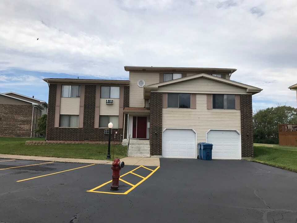 4974 W 82nd Ct, Unit A in Crown Point, IN - Building Photo