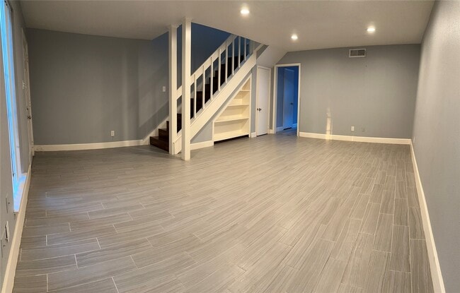property at 2515 Oak Hill Dr