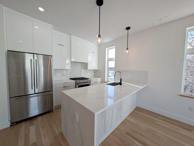 28 South St, Unit 301 in Somerville, MA - Building Photo - Building Photo