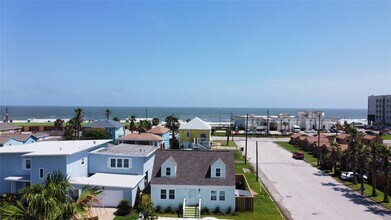 4127 Avenue T 1/2 in Galveston, TX - Building Photo - Building Photo