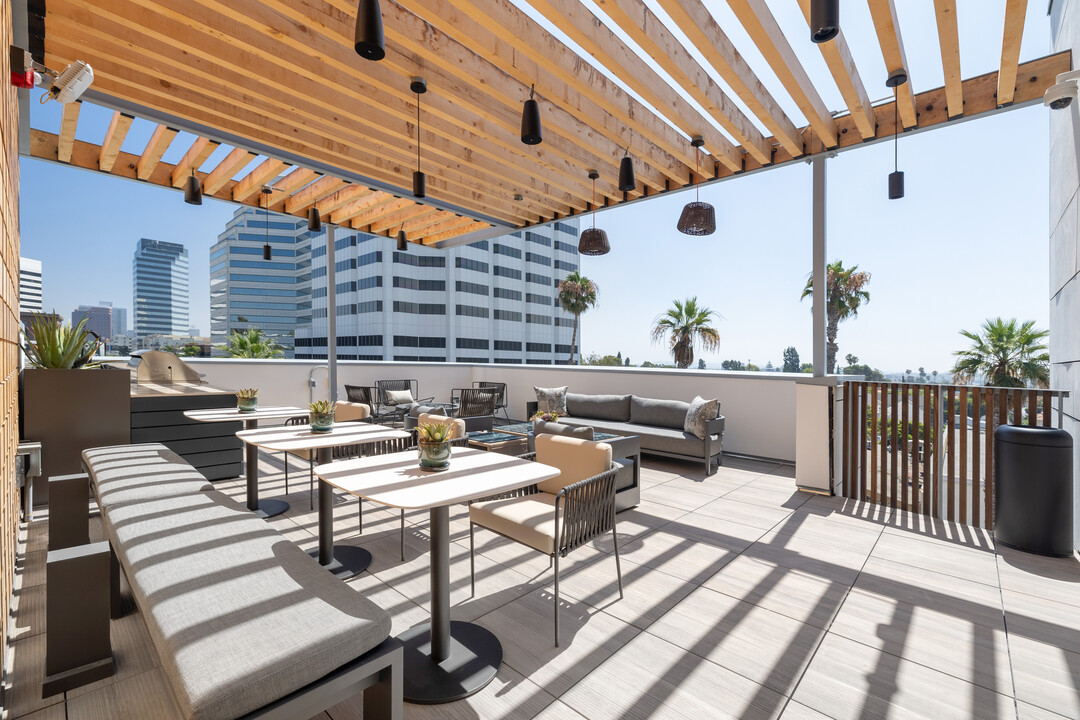 Evani 3223 Wilshire in Santa Monica, CA - Building Photo