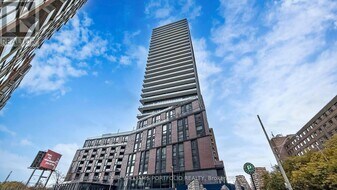 35 Parliament St in Toronto, ON - Building Photo