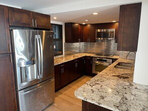 5200 N Flagler Dr, Unit 2004 in West Palm Beach, FL - Foto de edificio - Building Photo
