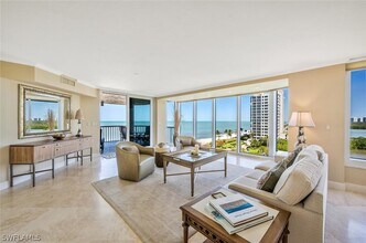 20 Seagate Dr in Naples, FL - Foto de edificio - Building Photo