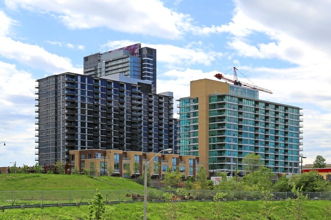 Discovery II in Toronto, ON - Building Photo - Building Photo