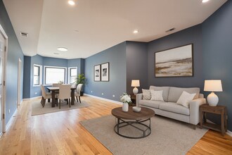 4903 W Hubbard St, Unit 2 in Chicago, IL - Building Photo - Building Photo