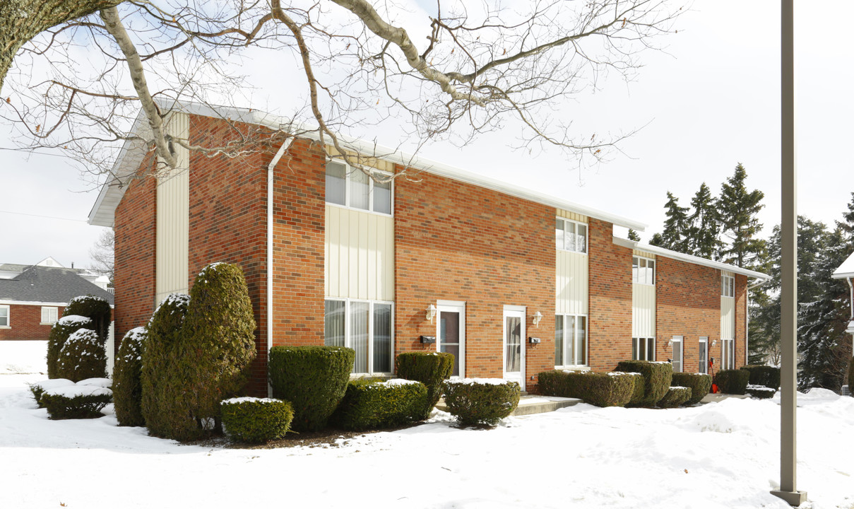 HIGHLAND PARK APARTMENTS in Erie, PA - Building Photo