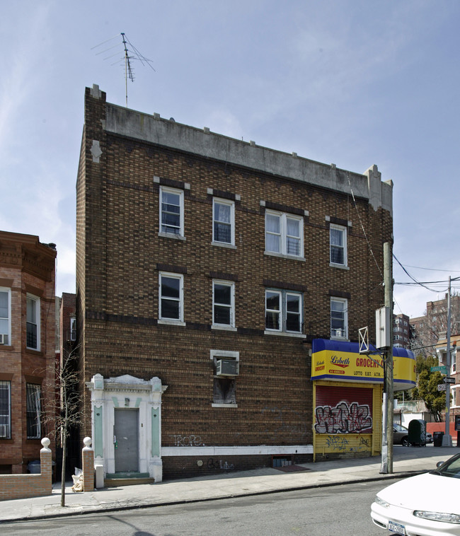 66 Hendrix St in Brooklyn, NY - Foto de edificio - Building Photo