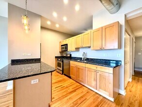 837 S Western Ave in Chicago, IL - Building Photo - Building Photo