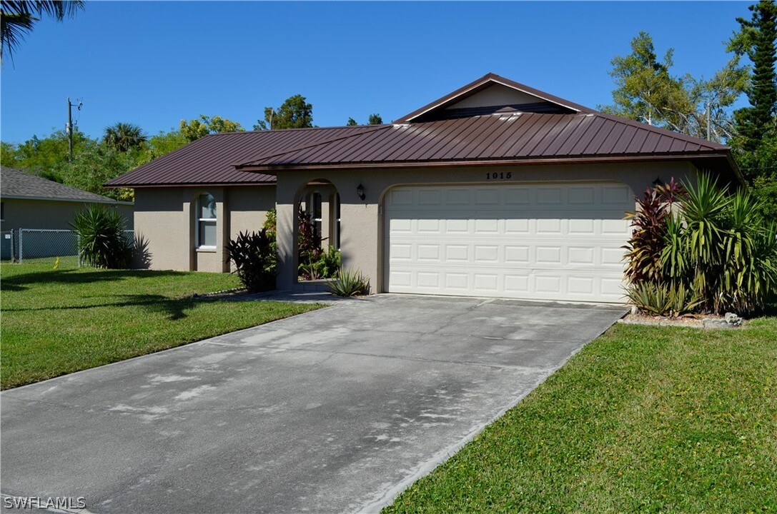 1015 SE 25th Terrace in Cape Coral, FL - Building Photo