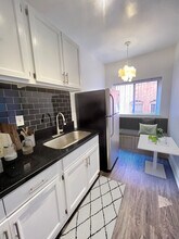 Villa Shatto Apartments in Los Angeles, CA - Foto de edificio - Building Photo