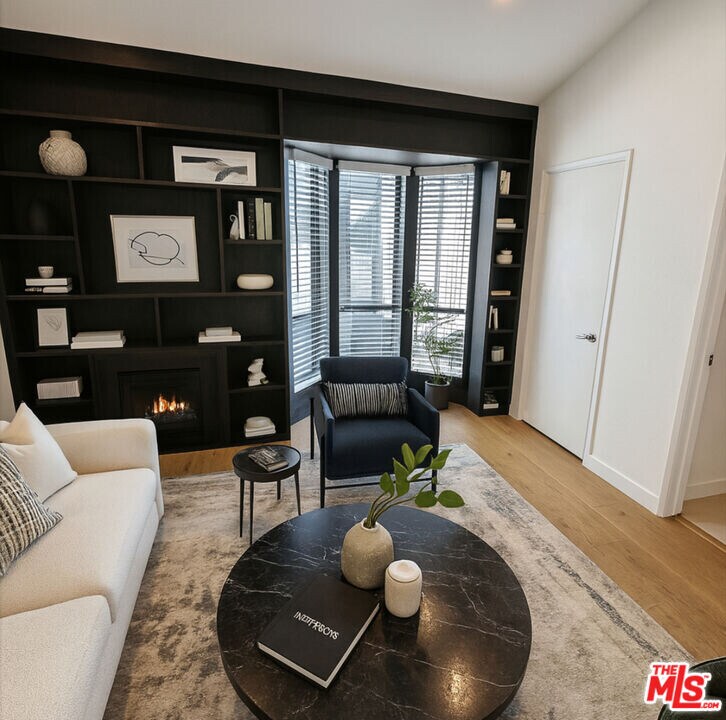 880 Hilldale Ave in West Hollywood, CA - Building Photo