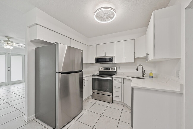206 Anglers Cir in Jupiter, FL - Building Photo - Building Photo