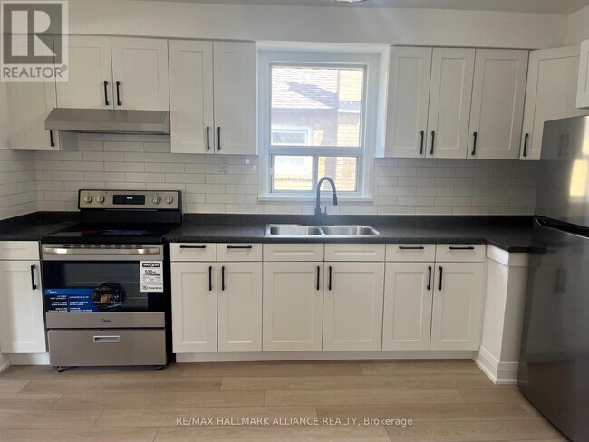 29 Savona Dr in Toronto, ON - Building Photo - Building Photo