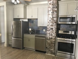 1112 Seventh St, Unit 1112