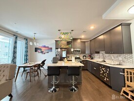 102 Dickson Ct in Highland Park, NJ - Building Photo