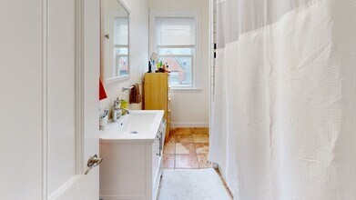 27 Cypress St, Unit 3 in Brookline, MA - Building Photo - Building Photo