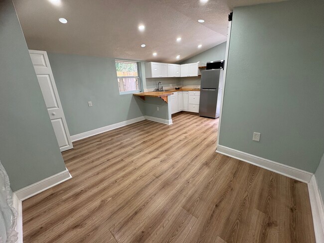 property at 1 E Main St