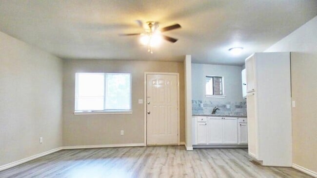 property at 4811 Oakland St