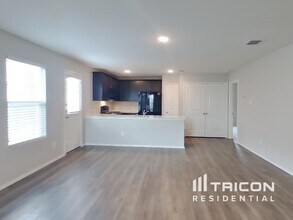 1617 Daunton Dr in Crandall, TX - Foto de edificio - Building Photo