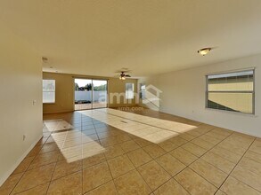 5010 Windbourne Way in St. Cloud, FL - Foto de edificio - Building Photo