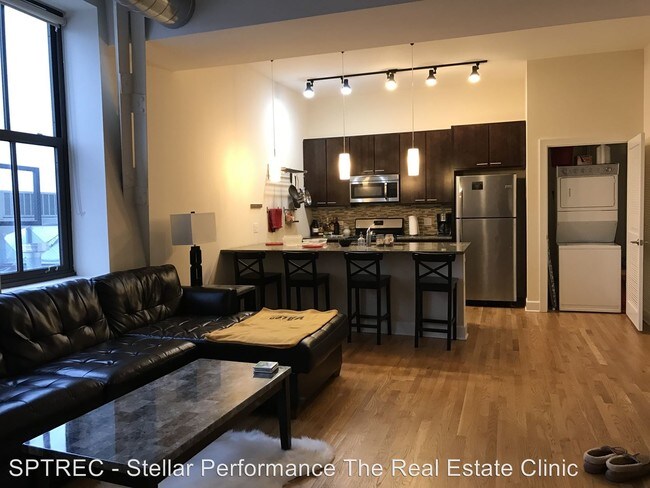 2778 N Milwaukee Ave-Unit -Unit 406 in Chicago, IL - Building Photo - Building Photo