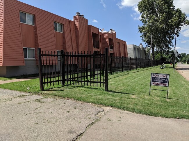 Penn Grand Apartments in Oklahoma City, OK - Building Photo - Building Photo