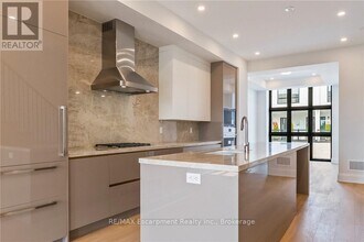 138 East St in Oakville, ON - Building Photo - Building Photo