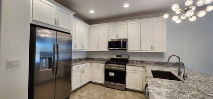 2192 W Sierra Sunset Trl in Phoenix, AZ - Foto de edificio - Building Photo