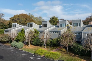 Hampton Mews Apartments in East Hampton, NY - Building Photo