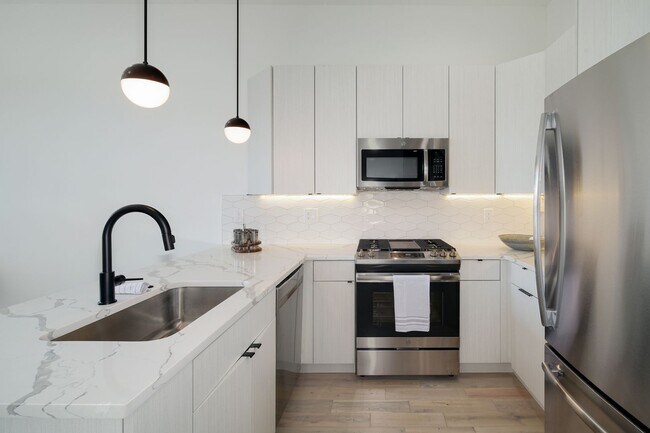 2033 S 20th St in Philadelphia, PA - Building Photo - Building Photo