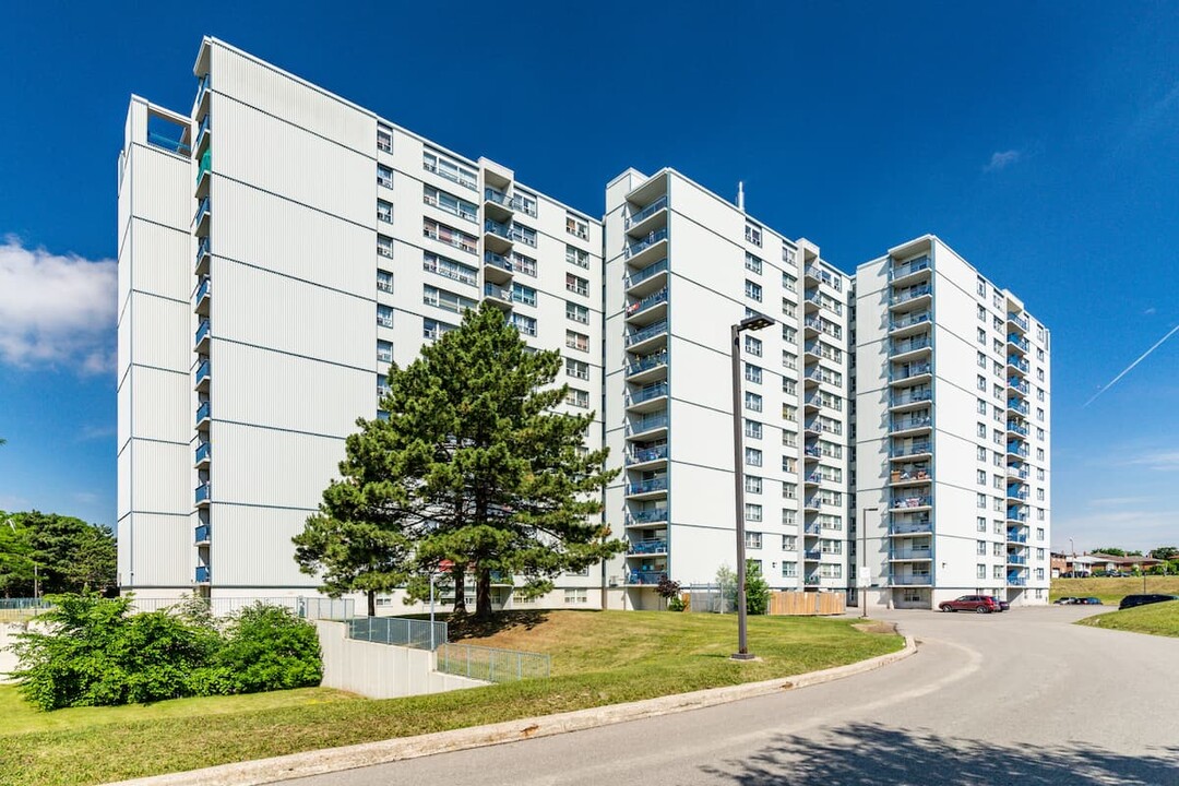 Lafayette Apartments in Toronto, ON - Building Photo