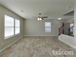 19325 Cascade Green Ct, Unit 2C in Houston, TX - Building Photo - Building Photo