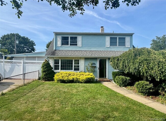 property at 7 Sandy Ln