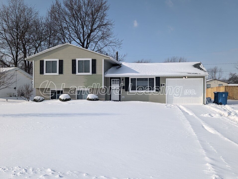 4048 Kenyon Ave in Lorain, OH - Foto de edificio