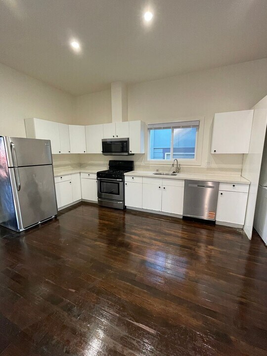 1421 17th St in Oakland, CA - Building Photo